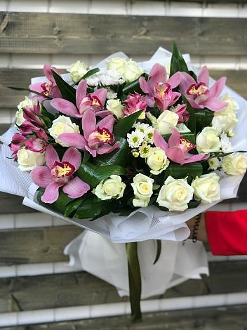 Букет цветов из: Розы и Хризантемы в Николаевской Республики Чечня