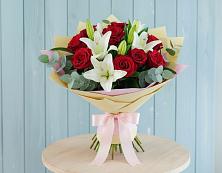 Букет цветов из:  Лилии и Розы в Николаевской Республики Чечня