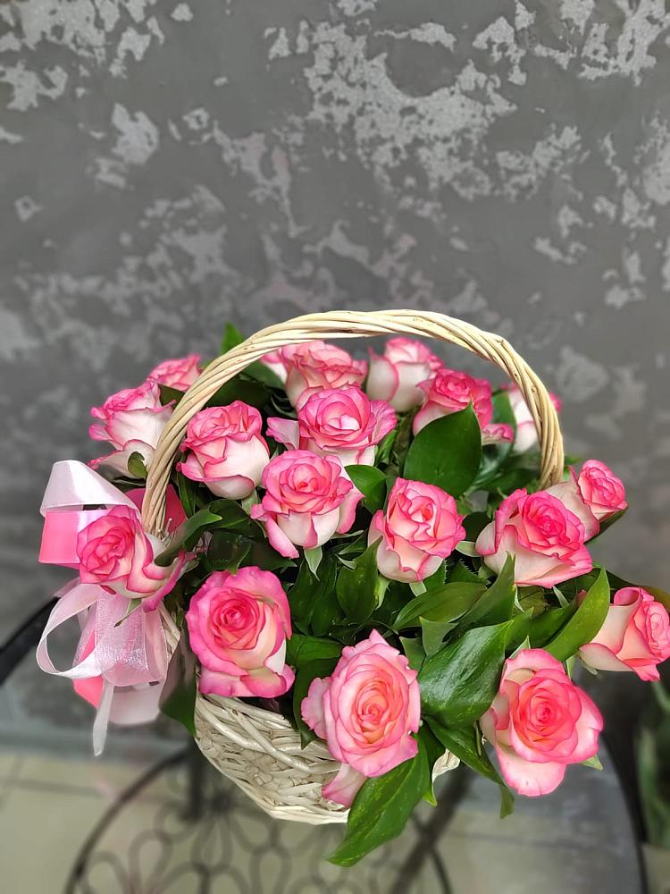 Цветочная композиция из Розы в корзине в Николаевской Республики Чечня