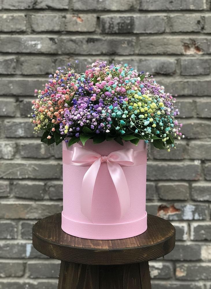 Цветочная композиция из Гипсофила и Розы в шляпной коробке в Николаевской Республики Чечня