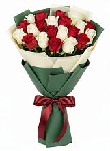 Букет Микс из красных и белых роз в Николаевской Республики Чечня