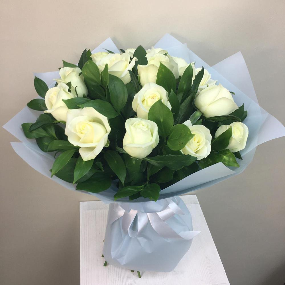 Букет 15 Белых роз Проуд в Николаевской Республики Чечня