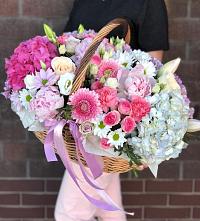 Цветочная композиция из Розы, Хризантемы, Пионы и Лизиантусы в корзине #REPLACE_PRED# Николаевской Республики Чечня