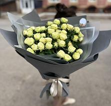 Букет Белые кустовые розы Солинеро в Николаевской Республики Чечня