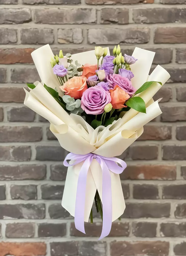 Букет цветов из: Лизиантусы и Розы в Николаевской Республики Чечня