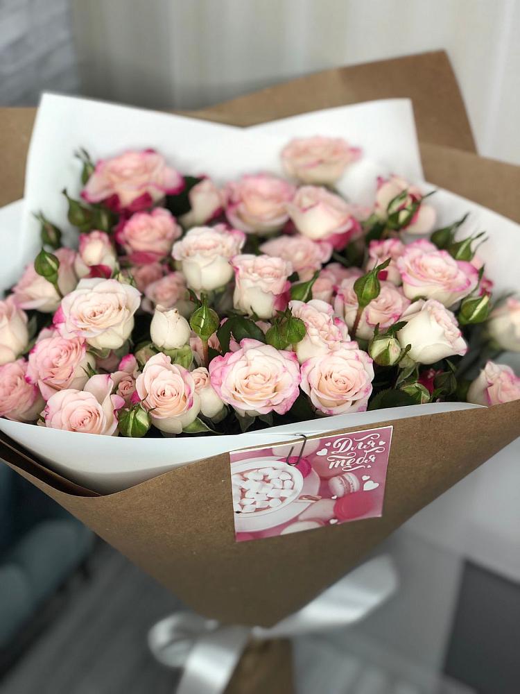 Букет цветов из: Розы в Николаевской Республики Чечня