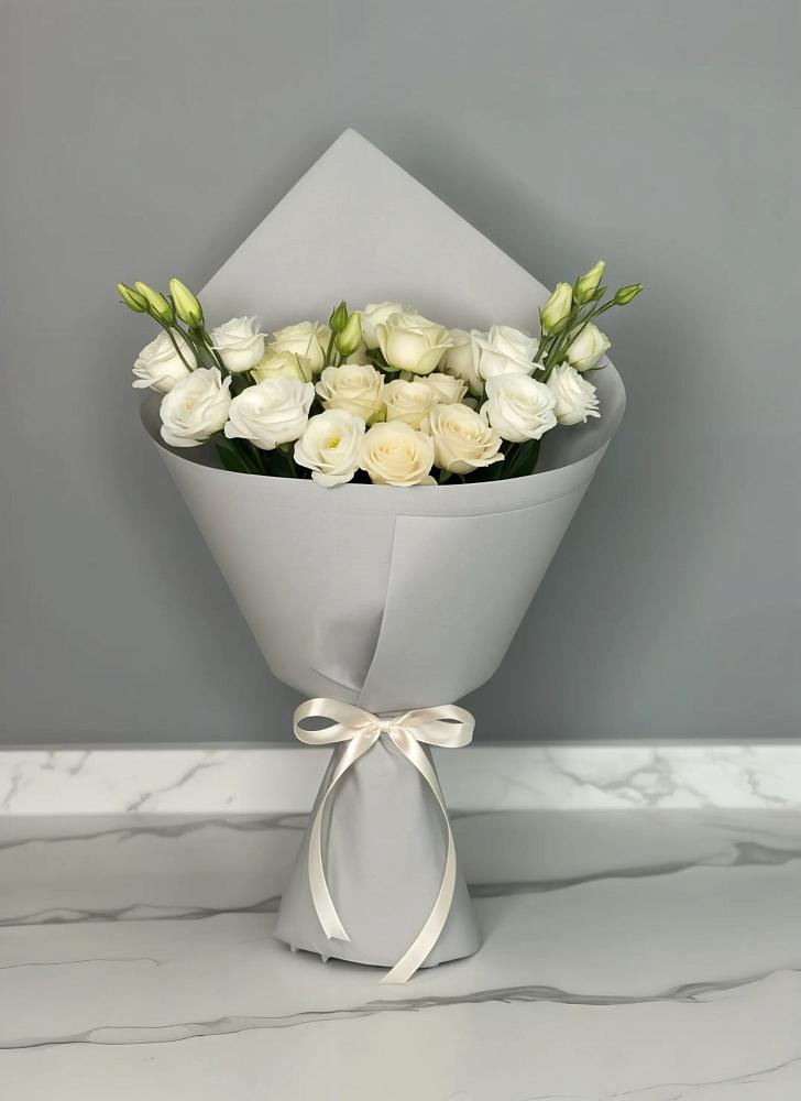 Букет цветов из: Розы и Лизиантусы в Николаевской Республики Чечня