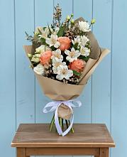 Букет цветов из:  Альстромерии, Лизиантусы, Розы и Хризантемы #REPLACE_PRED# Николаевской Республики Чечня