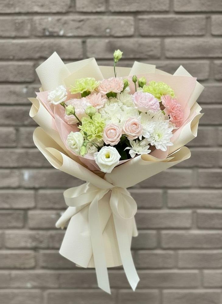 Букет цветов из: Гвоздики, Розы, Лизиантусы и Хризантемы в Николаевской Республики Чечня