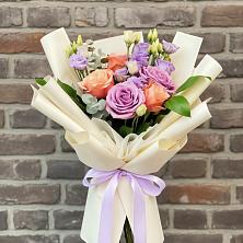 Букет цветов из:  Лизиантусы и Розы в Николаевской Республики Чечня