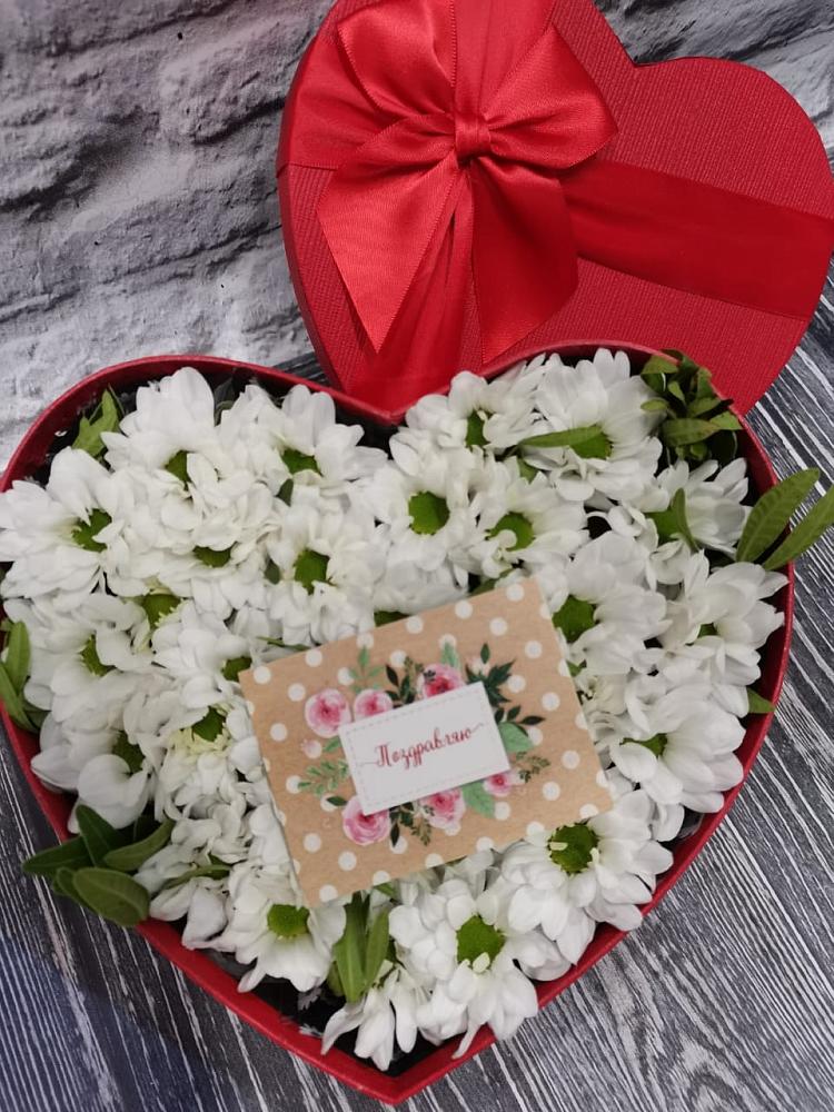 Цветочная композиция из Хризантемы в виде сердца в Николаевской Республики Чечня
