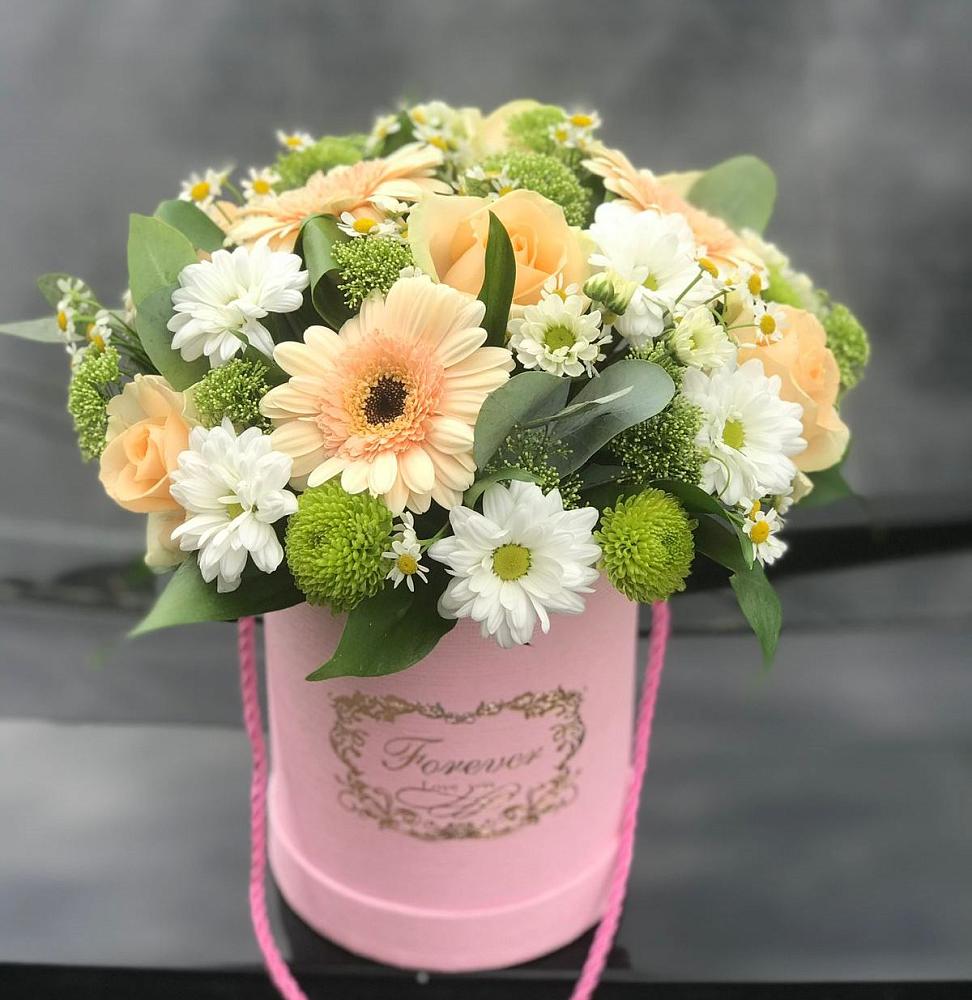 Цветочная композиция из Розы, Герберы и Хризантемы в шляпной коробке в Николаевской Республики Чечня