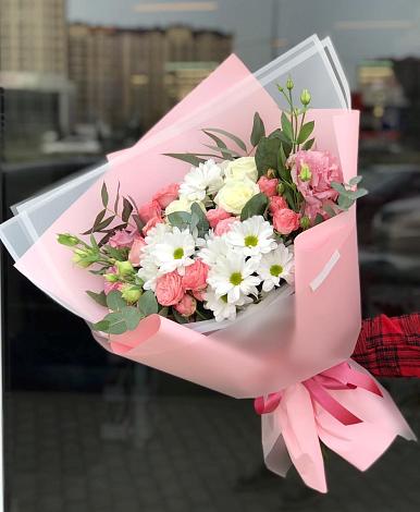 Букет цветов из: Розы, Лизиантусы и Хризантемы в Николаевской Республики Чечня