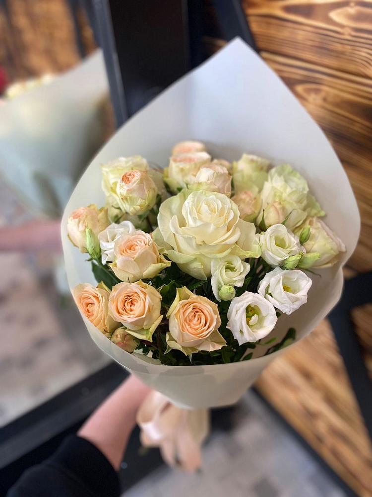 Букет цветов из: Розы и Лизиантусы в Николаевской Республики Чечня